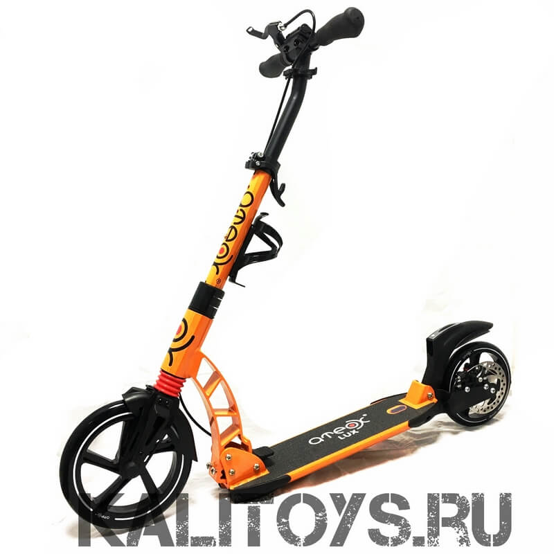 Самокат Ateox Grand Lux Оранжевый в режиме парковки